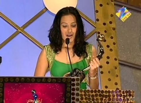 2001290047589561562_rs - A TA PENTRU TOTDEAUNA-Kamya Punjabi-Sindoora