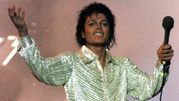 NMORDYBGMLLAZWSYSSA - Michael Jackson cantand sh dansand la concerte
