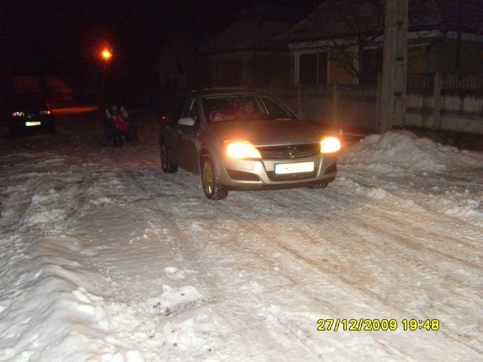 S7002174; cu sanii si masina
