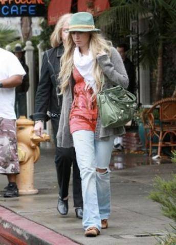 EWEPUFSRCTEBUECATQR - Club Ashley Tisdale