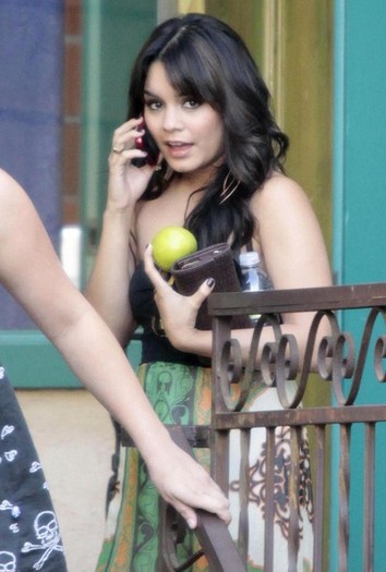 Vanessa+Hudgens+Out+Hollywood+sjspKhdPb1ll