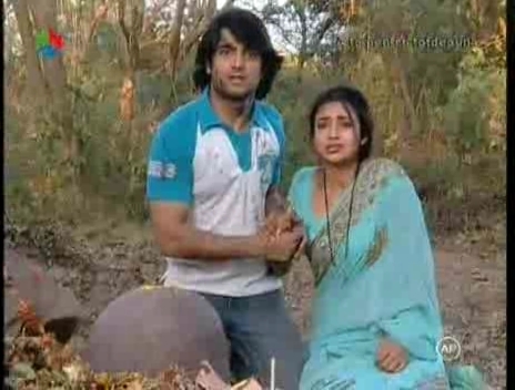195_1_A_TA_PENTRU_TOTDEAUNA_SAGAR_SI_VIDYA_SUNT_UCISI.flv_000293400