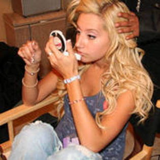 VQNDYBUVDCYKKBXWBAA - ASHLEY TISDALE POZE RARE