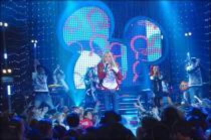 IPQTRWFRYUJHJOIJDML - Hannah Montana LIVE IN LONDON