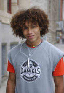 ROHZOUXTPPICMVWUJGN - Poze cu corbin bleu