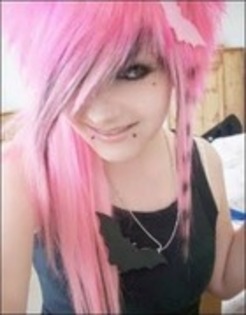 GHBGUTLGQTEUTJTLLLG - poze pink emo Girl