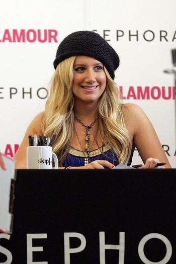 Ashley+Tisdale+speaks+during+event+Glamour+p859GdNkncrl