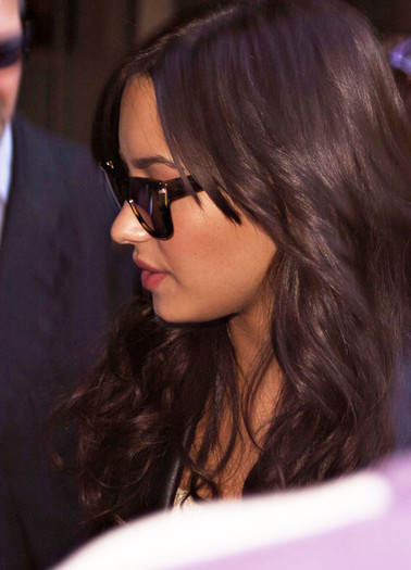 Demi+Lovato+Arriving+Soho+Hotel+JAAtGGMKHXfl - 0-Demi Lovato-0