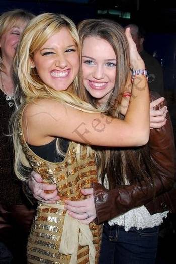 miley-cyrus_com-headstrongalbumrele - ashley tisdale si miley cyrus