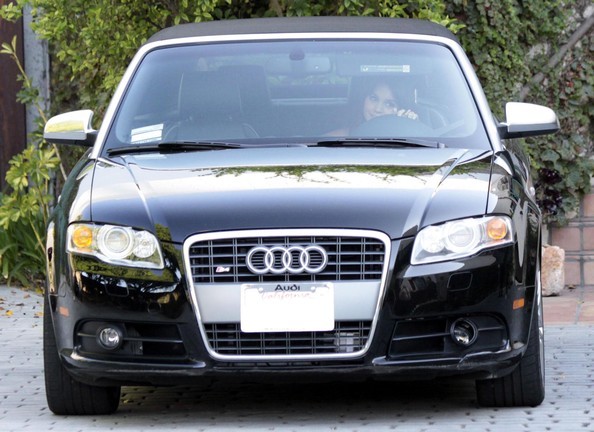 Vanessa+Hudgens+Out+Hollywood+ehMxFrHZ54Fl