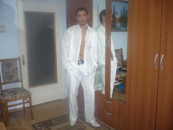 mihai ; totul in alb sexi !!
