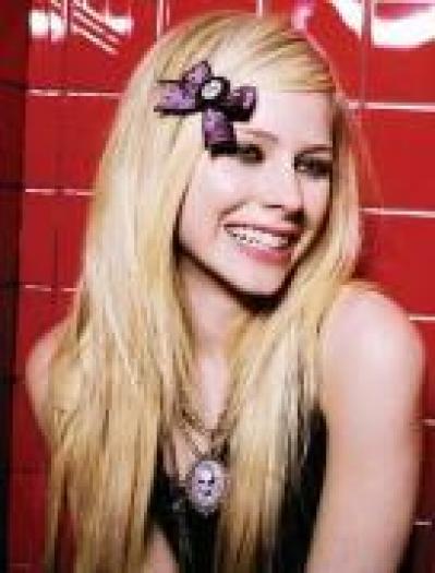 POEWMPMJDQXAAJNYFQD - avril lavigne