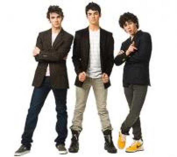 GEYQEJWTOKAEAWJGTEG[1] - camp rock and Jonas Brothers