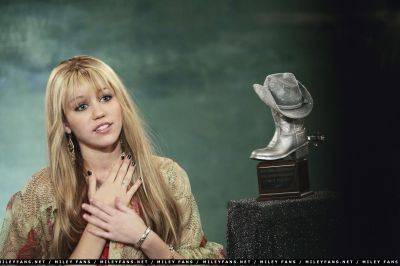 normal_2x02CuffsWillKeepUsTogether05 - hannah montana sezonul 2