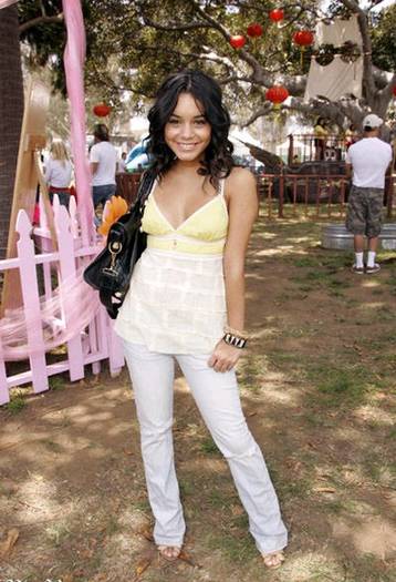 13086559 - vanessa anne hudgens