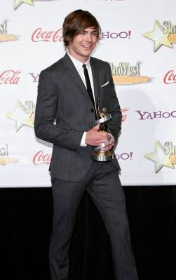 normal_007 - Zac Efron at the ShoWest Awards