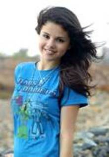 IJUZANHBPLAHJLRCLVL - Selena Gomez