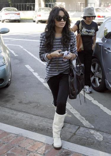 largemsg121150390264hh0 - vanessa hudgens