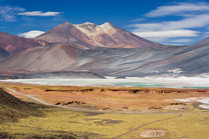 Miscanti_Lagoon_near_San_Pedro_de_Atacama_Chile_Luca_Galuzzi_2006 - Peisaje