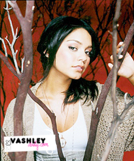 2mgp0g3 - Vanessa Hudgens Sedinta foto