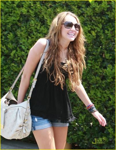 miley-cyrus-coffee-bean-04 - Miley Cyrus is Coffee Bean Cute