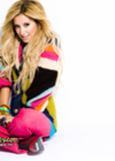 thumb_070 - ASHLEY TISDALE SEDINTA FOTO 22