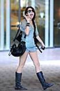 miley-cyrus-dot-com_candids-1dec2009-leavingintercontinentalhoteltampabay-0002 - album ptr GeorgianaSweetMiley