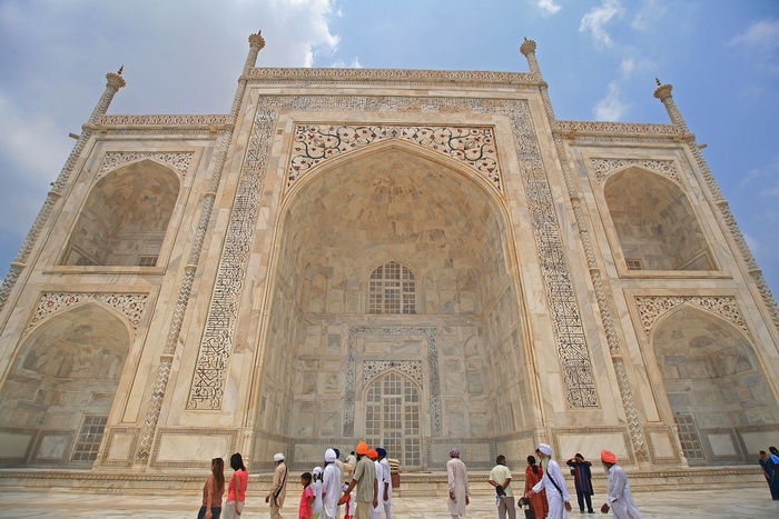 Taj Mahal in Agra - India (front) - Islamic Architecture Around the World