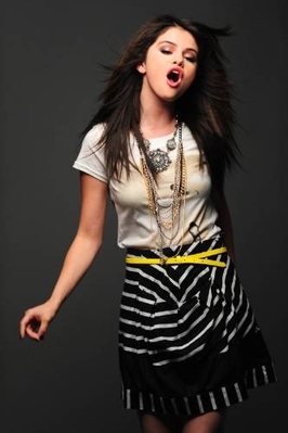 normal_0151 - selena gomez Falling Down