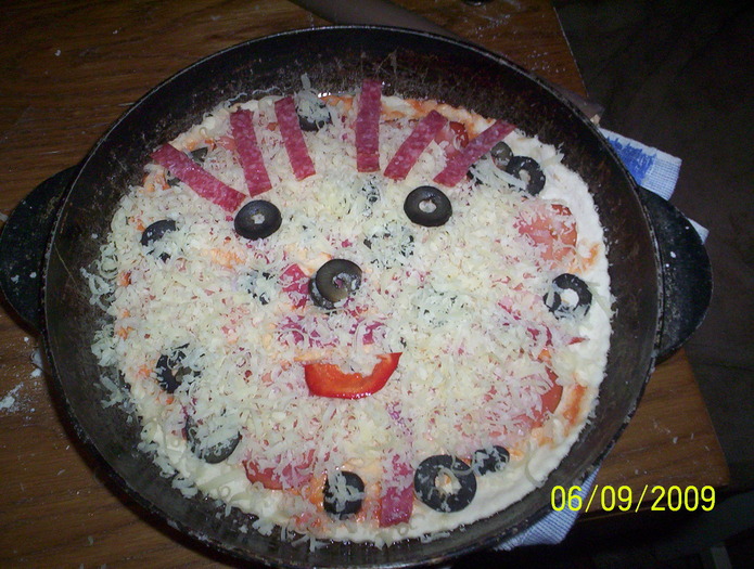 pizza; poza lui Sorel:))
