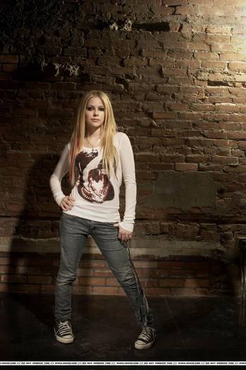 l_a781dfac8f894e7da1bececb6e79efd8 - AVRIL LAVIGNE