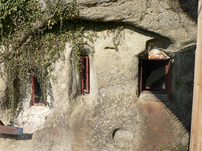 P1040374 - 2009 aprilie manastirile  cetatuia-namaesti-corbi