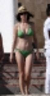  - Katy Perry in costum de baie