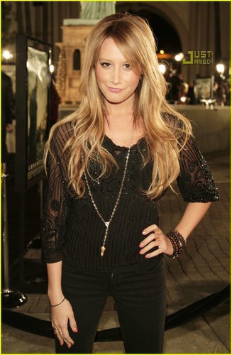 ashley-tisdale-20080119-365521