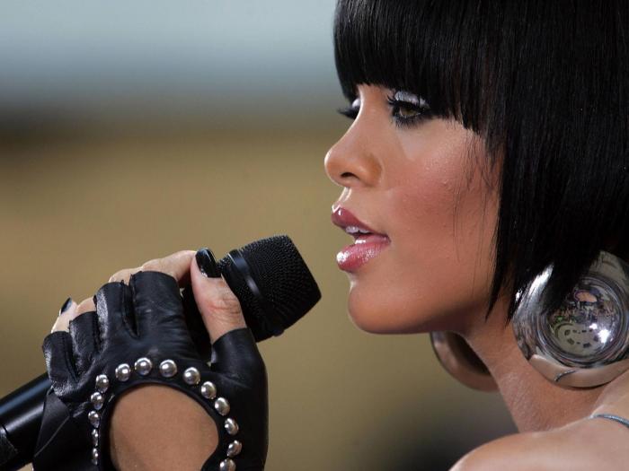 rihanna_wallpaper_11_1600x1200