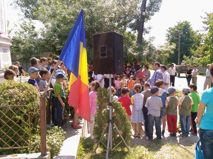 Fotografii-0078; Ziua Eroilor 2009 la Vadastra
