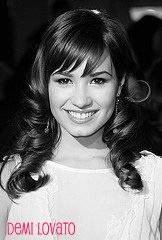 3132163340_4b03544611 - demi lovato