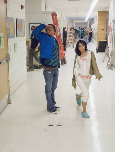 vanessa-hudgens_net-highschoolmusical2-set003