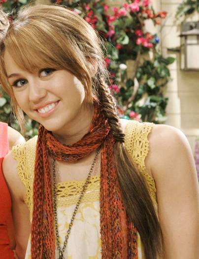 RXSDURGSTQUECMWHJQC - HM - Hannah Montana and Miley Cyrus