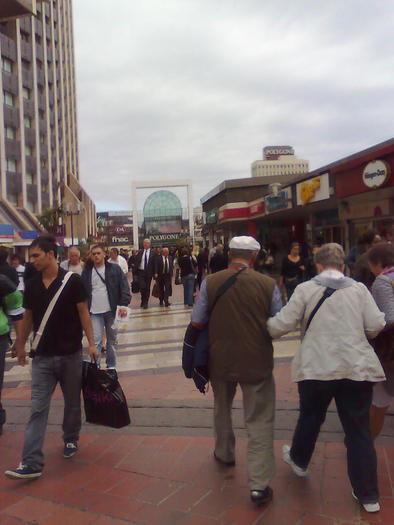 efendi si doamna- fac planuri - ApiMondia