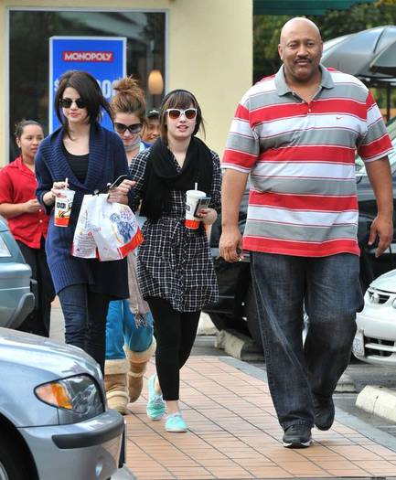 demilovato_net-gettingmcdonalds-0013 - demi lovato