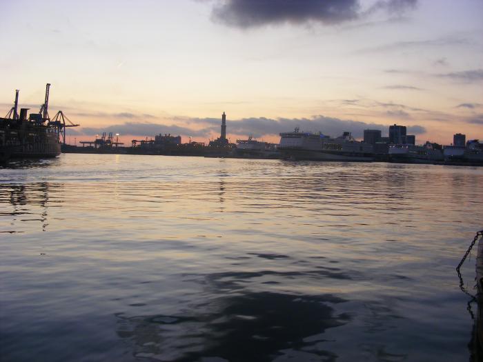315; Genova, Italia
