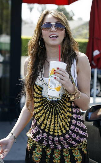 Miley - Cine copiaza pe cine