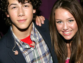 08016381[1] - nick and miley