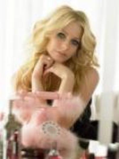 FMBEVOKOGUSYVFNBMDL - Avril Lavigne