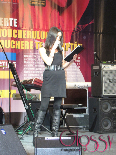 Cosmina-Pasarin-@-Plaza-Romania-03 - concert in plaza 3 Decembrie