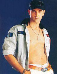 hrithik_roshan (77); Actor indian ce a devenit peste noapte un super star, din cauza filmului de succes "Kaho Naa... Pyaa
