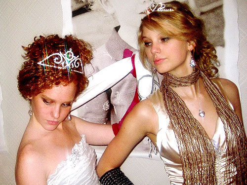 taylor-swift-and-abigail-taylor-swift-9730229-500-375