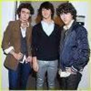 tb_100_sa - Jonas Brothers