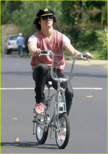 jonas-brothers-bicycle-boys-04 - JONAS BROTHERS